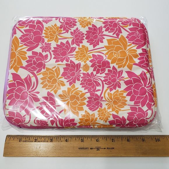 Iota Chic Every Iota Soft Tablet / E-Reader Pouch / Travel Case; Approx. 8 x 10 - Picture 7 of 8